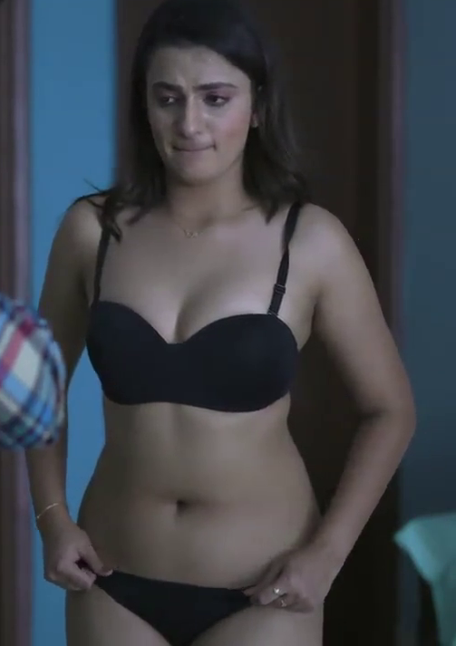 Ayesha Kapoor Hot scenes from Dil Do (2022)