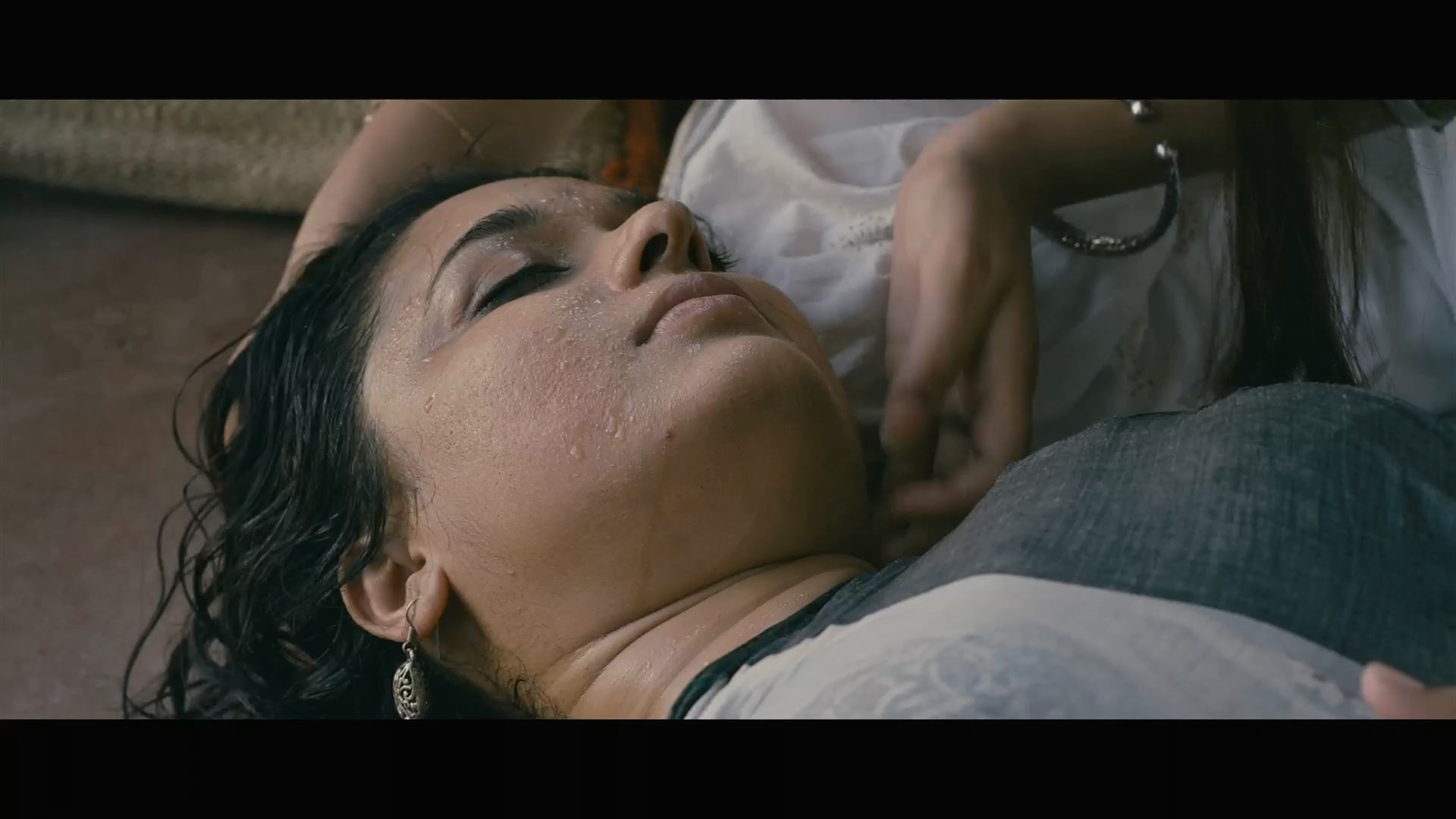 Jodi-Love-Dile-Na-Prane-2014-Bengali-Movie-1080p-HDRip-2.1GB.mkv_snapshot_01.49.56.283.jpg