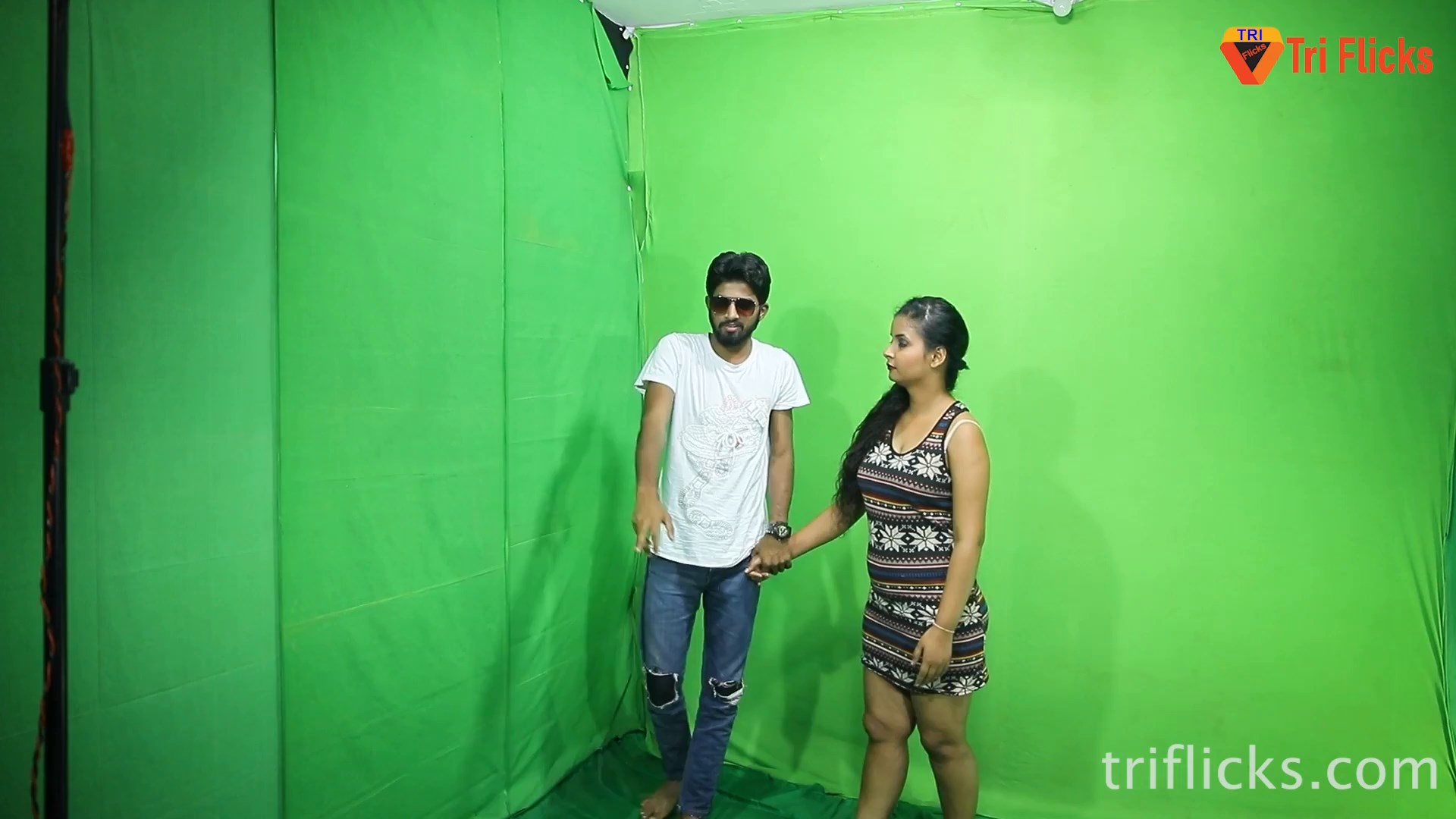 Green Screen S1 Episode 2 Triflicks Originals Hot Web Series.ts snapshot 09.22.367