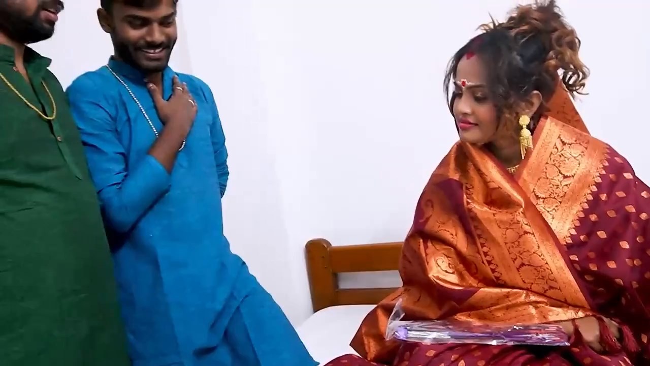 Newly Married Sexy Wife Queen Sraboni Deborji Ke Sath Fucking.ts snapshot 01.22.219