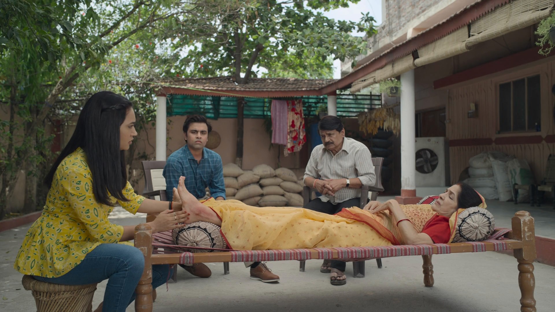 Panchayat 2024 www.9kmovies.com Hindi S03EP01TO04 Web Series 1080p HDRip 3.1GB ESub.mkv snapshot 01.