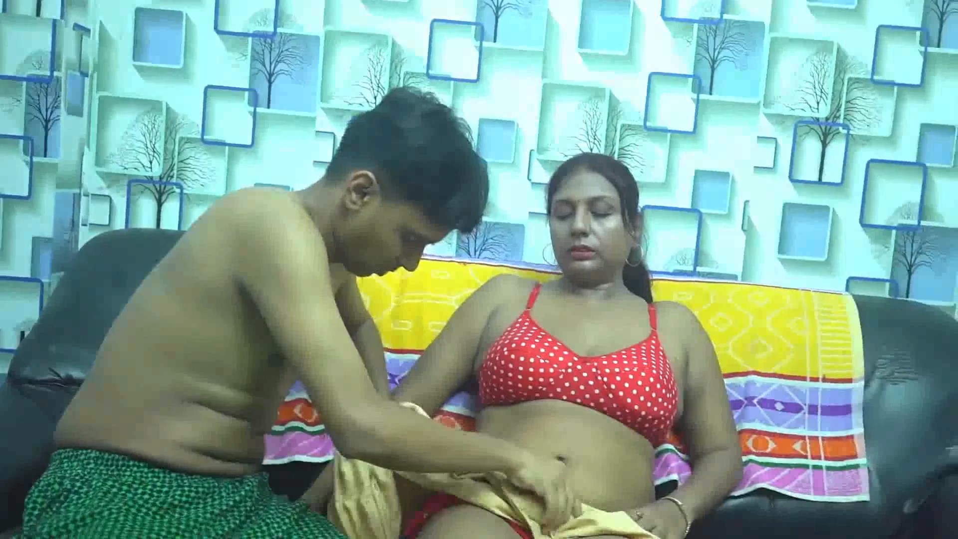 esi Jhuma Bhabhi fucking with her stepson.ts snapshot 05.51.994