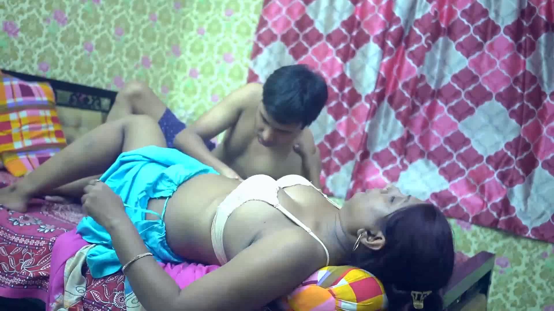 Desi Jhuma Aunty Fucked By Young Boy.ts snapshot 03.07.386