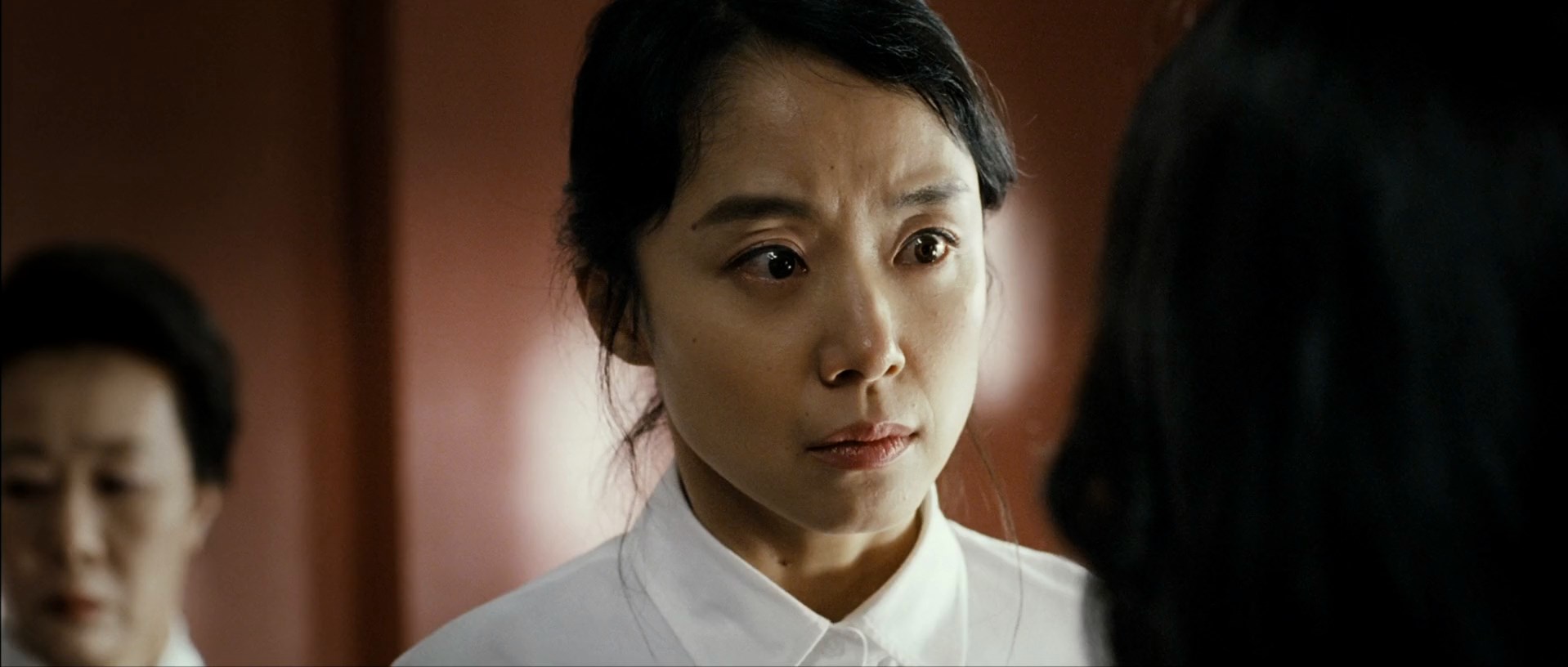 The Housemaid (2010) www.9kmovies.com Hindi Dual Audio 1080p BluRay 2.4GB ESub.mkv snapshot 01.05.12