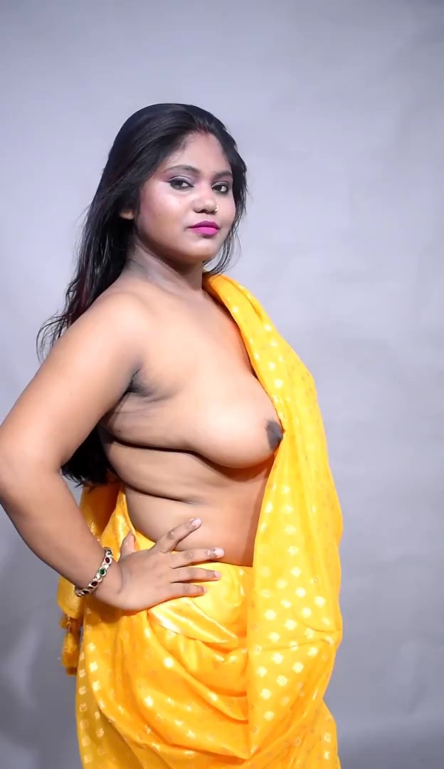 Bengali Chubby Model Opening Her Saree Showing Her Boobs.ts snapshot 00.10.972