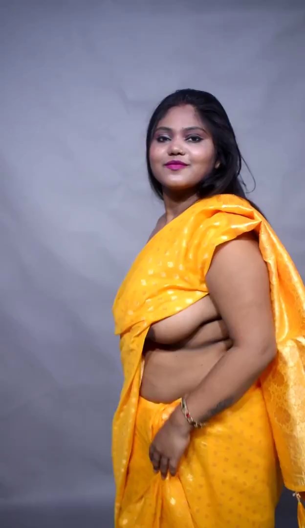 Bengali Chubby Model Opening Her Saree Showing Her Boobs.ts snapshot 00.19.778