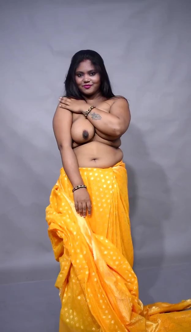 Bengali Chubby Model Opening Her Saree Showing Her Boobs.ts snapshot 00.31.183