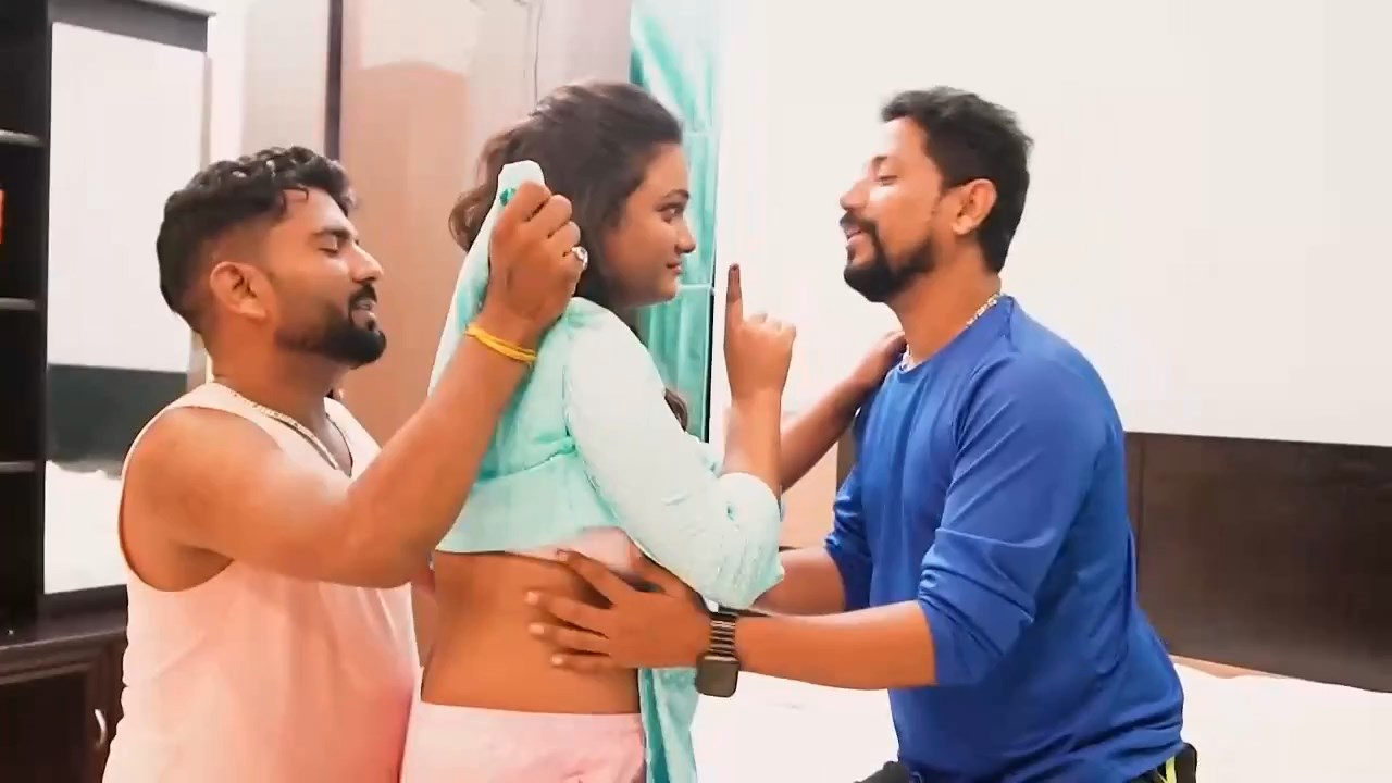 Podhosi Ladki Sucharita Ke Sath Thukai Ka Masti Hardcore Threesome Sex.ts snapshot 05.50.403