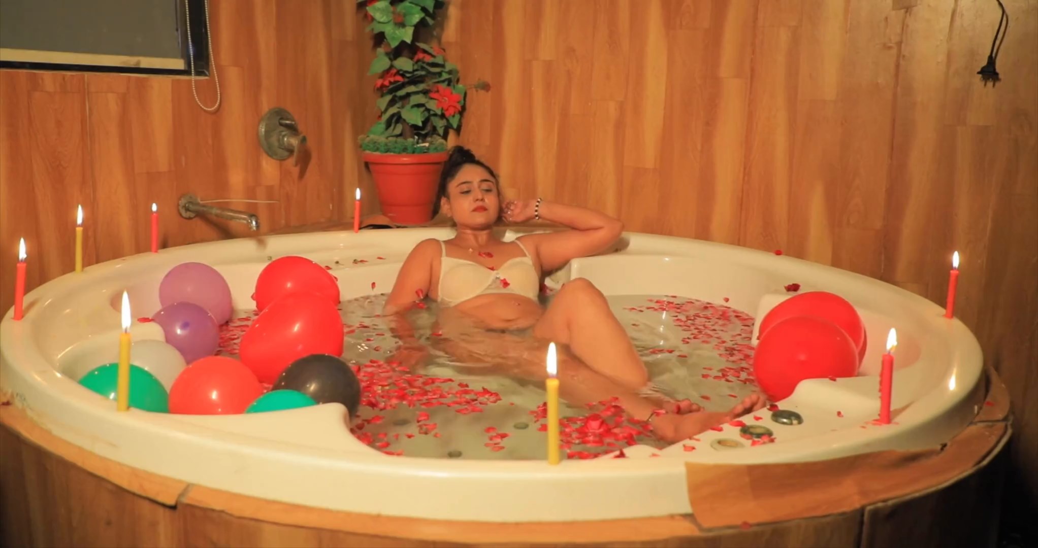 Pallavi Patil In the Bathtub.mp4 snapshot 01.07.566